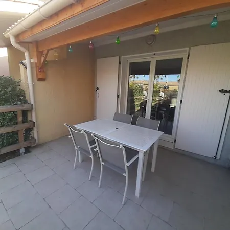 Pavillon 5 Pers Avec Clim Et Terrasse En Avec Piscine - Fr-1-781-85 Vakantiehuis *