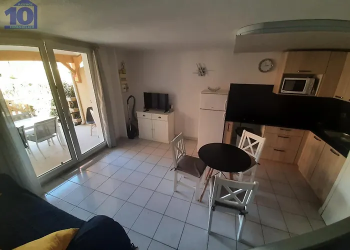 Pavillon 5 Pers Avec Clim Et Terrasse En Avec Piscine - Fr-1-781-85 Holiday home